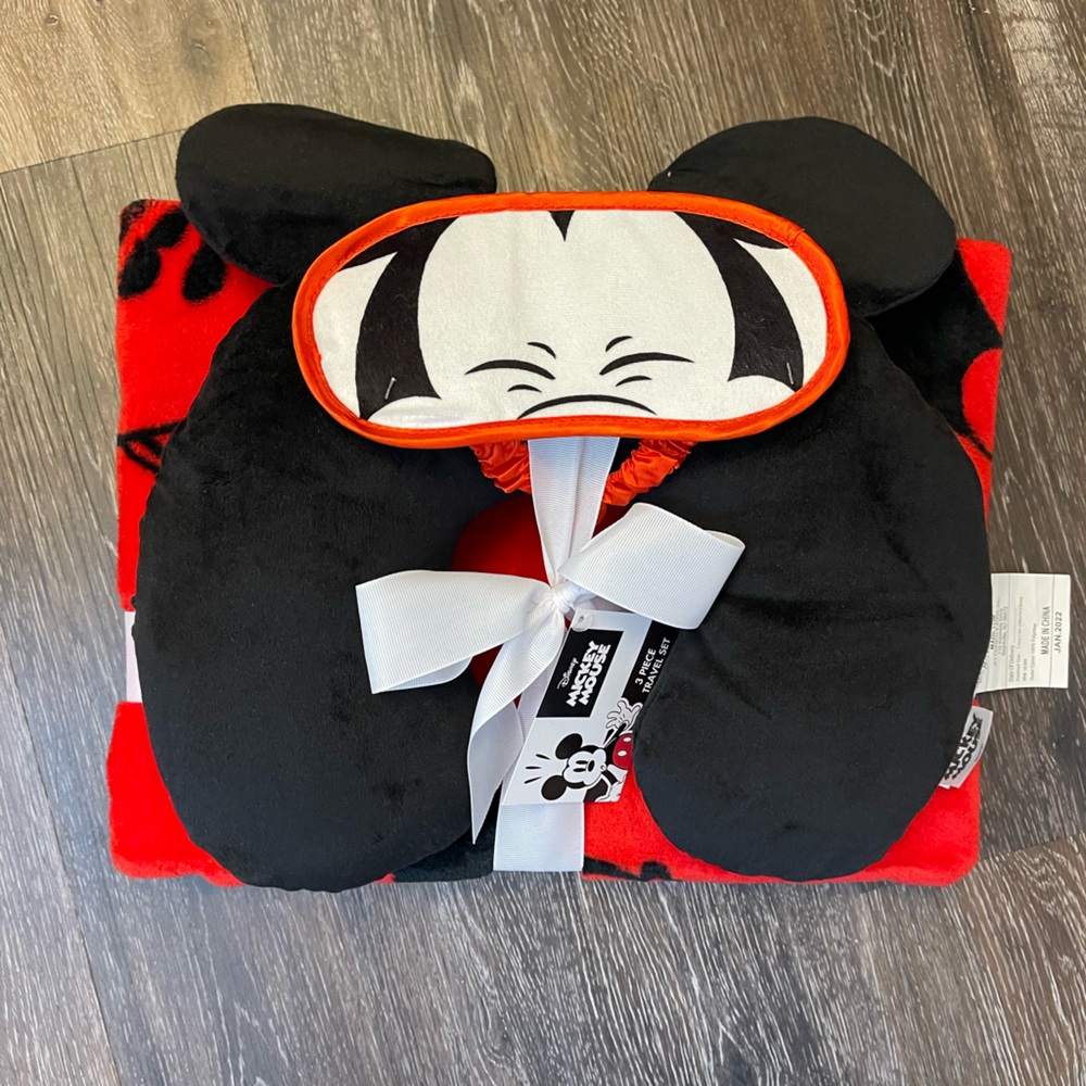 Mickey Mouse Travel Set NWT